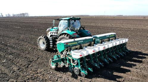 国产农机开荒视频,高效农业机械化助力乡村振兴